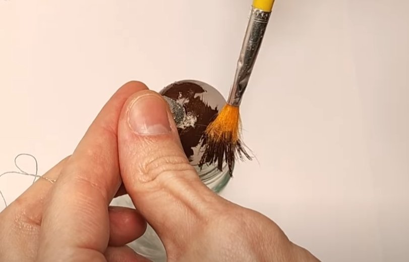 DIY-Weihnachtskugel aus Deoroller: 