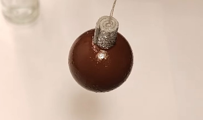 DIY-Weihnachtskugel aus Deoroller: 