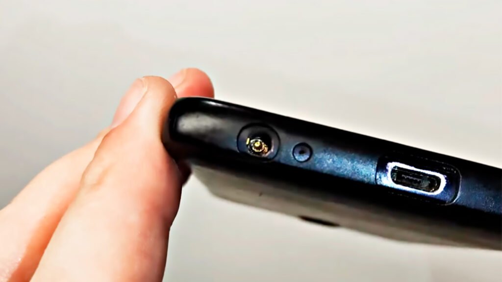 Wie man einen abgebrochenen Kopfhörerstecker (3,5 mm) entfernt – Schritt 2