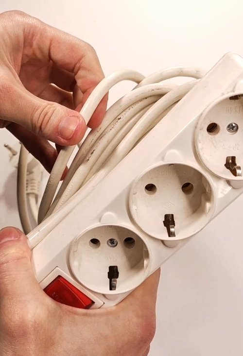 Wrapping the cable flat around the power strip body