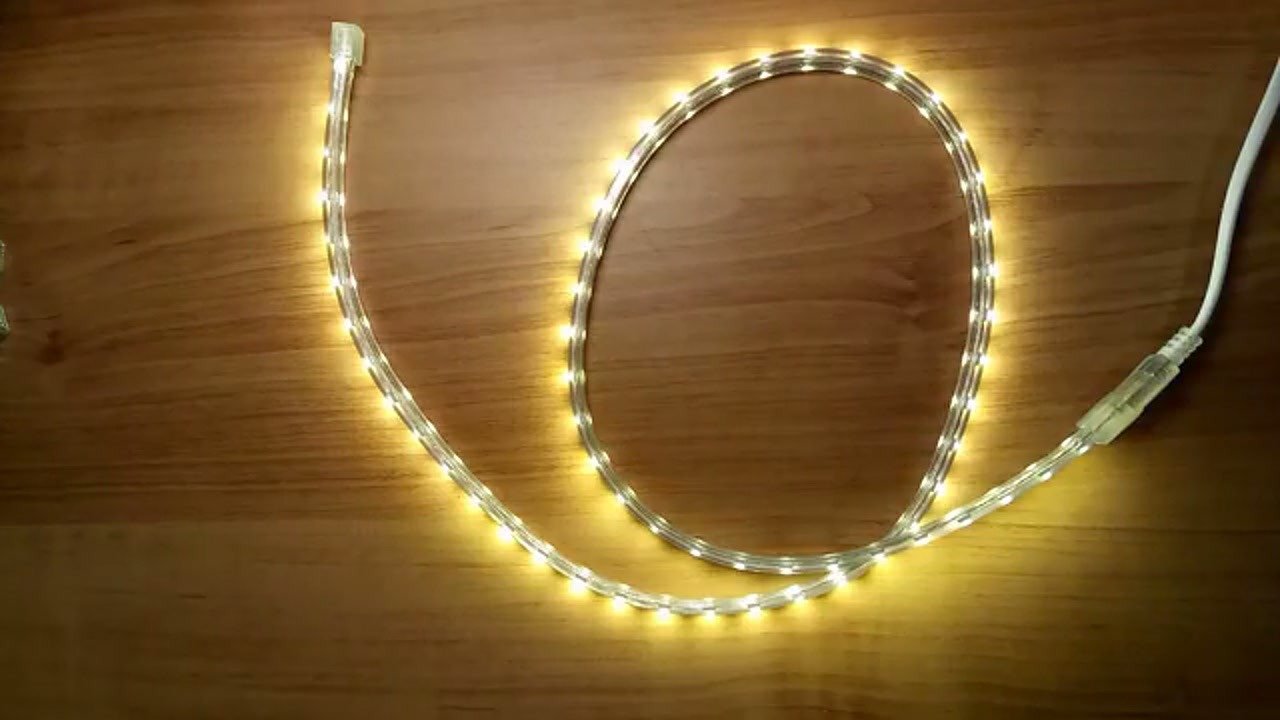 Connecting the rectifier plug to the LED strip