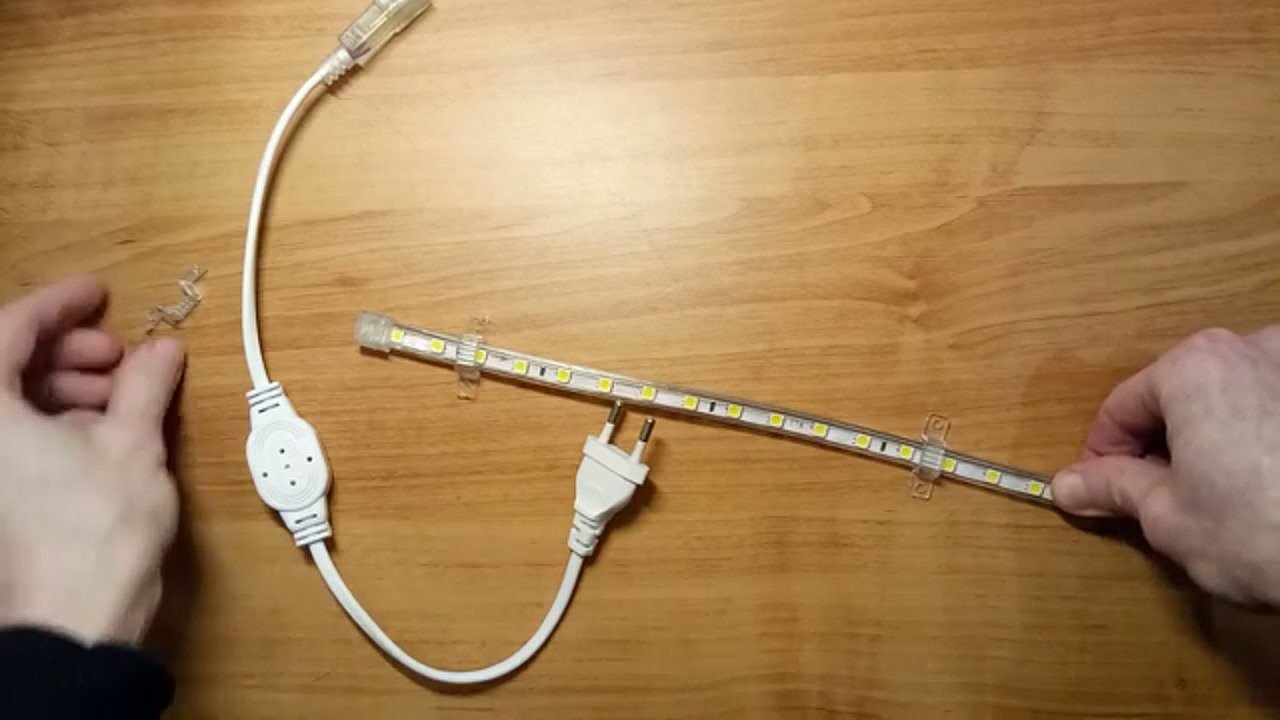 Final inspection of the illuminated LED strip
