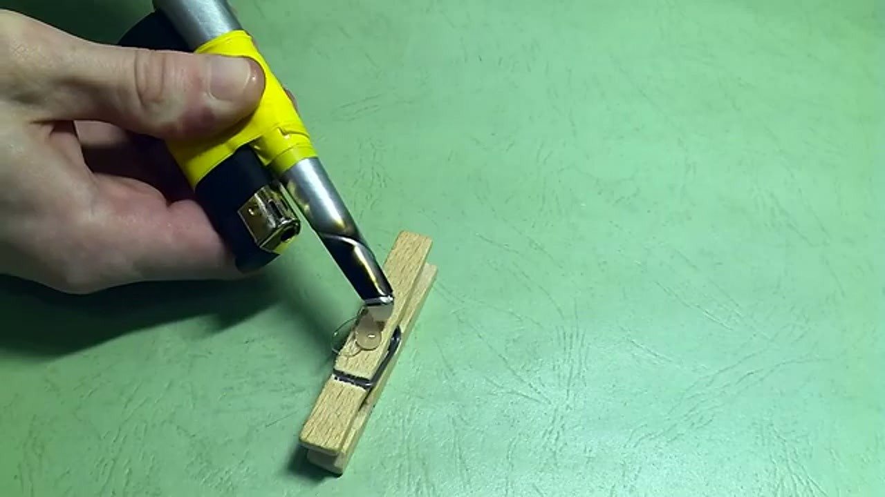 Securing the aluminum nozzle to the lighter with electrical tape