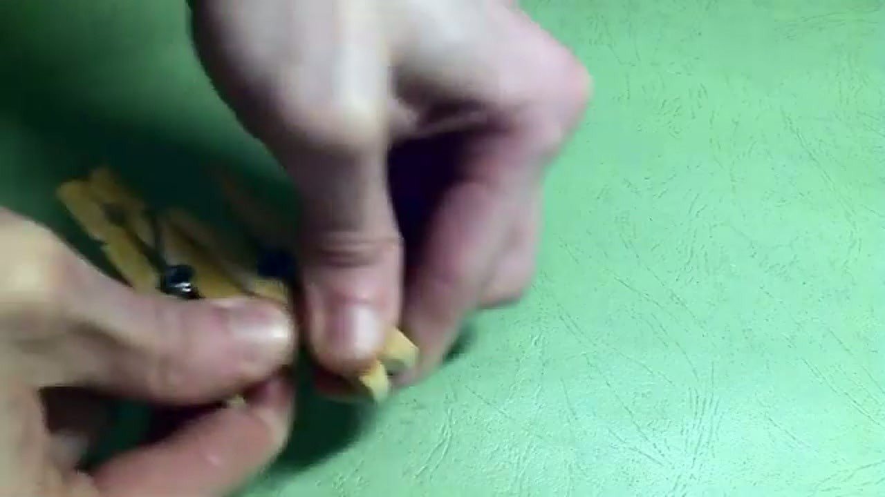 Refining the assembly of the DIY glue applicator