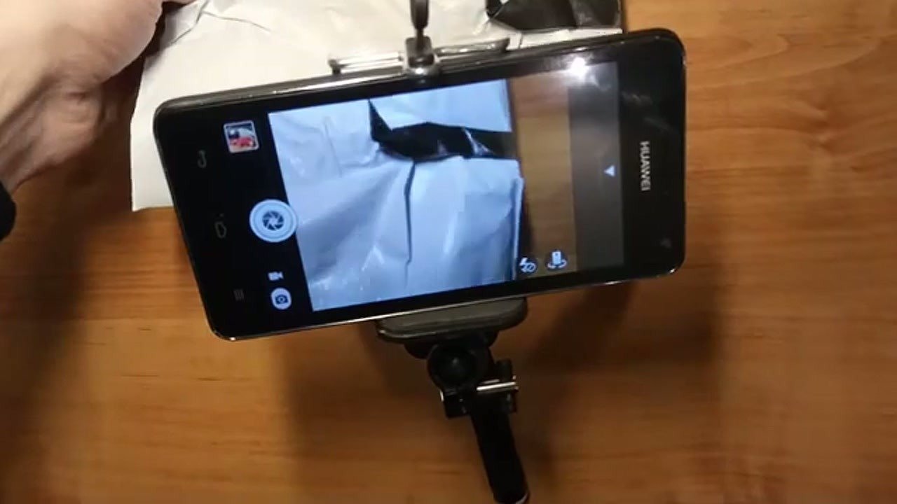 Mounting a smartphone to test the tripod stability