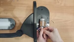 How to Convert a G23 Fluorescent Desk Lamp to LED: Step-by-Step Guide