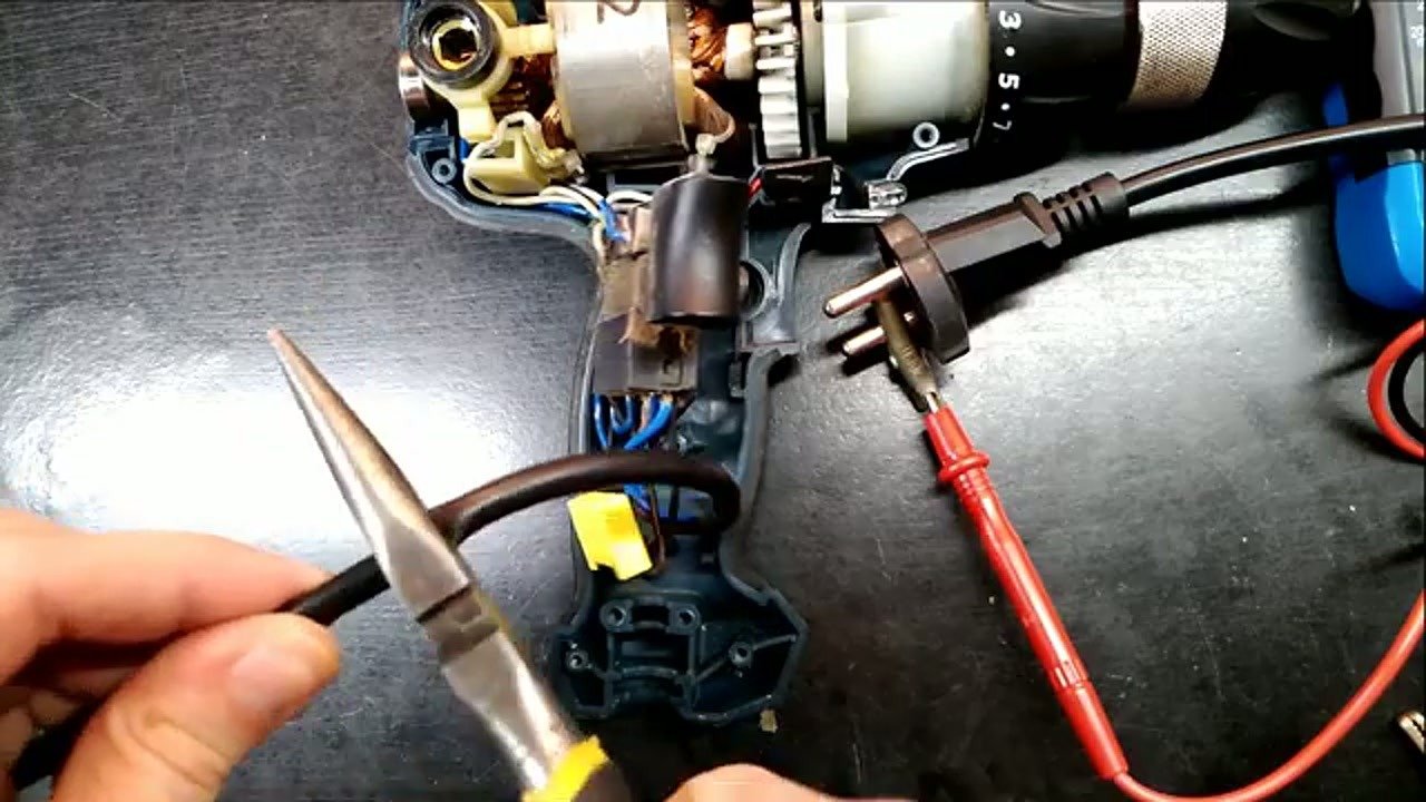 Stripping wire insulation for a secure repair