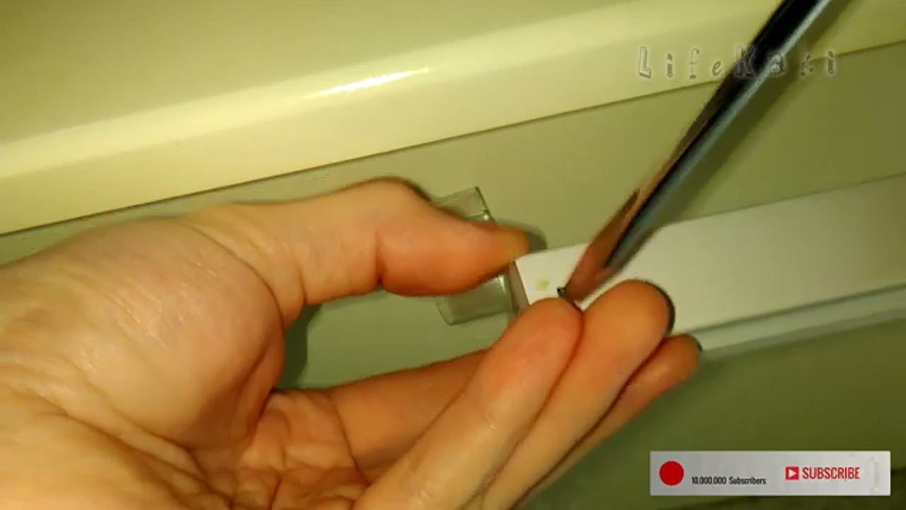 Mounting the LED strip light under the kitchen cabinet