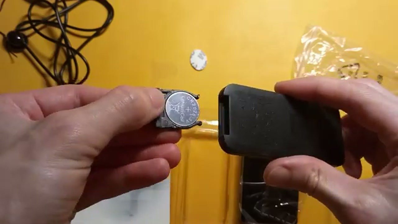 Connecting HDMI cables to the switch ports
