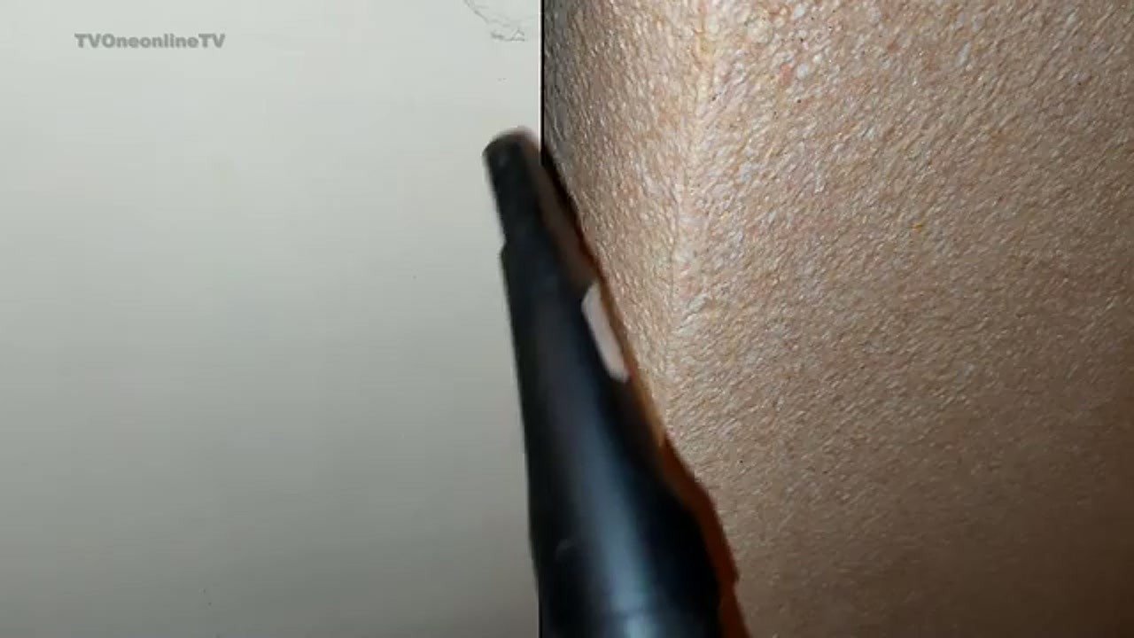 Comparing standard vacuum nozzle size to narrow kitchen gap