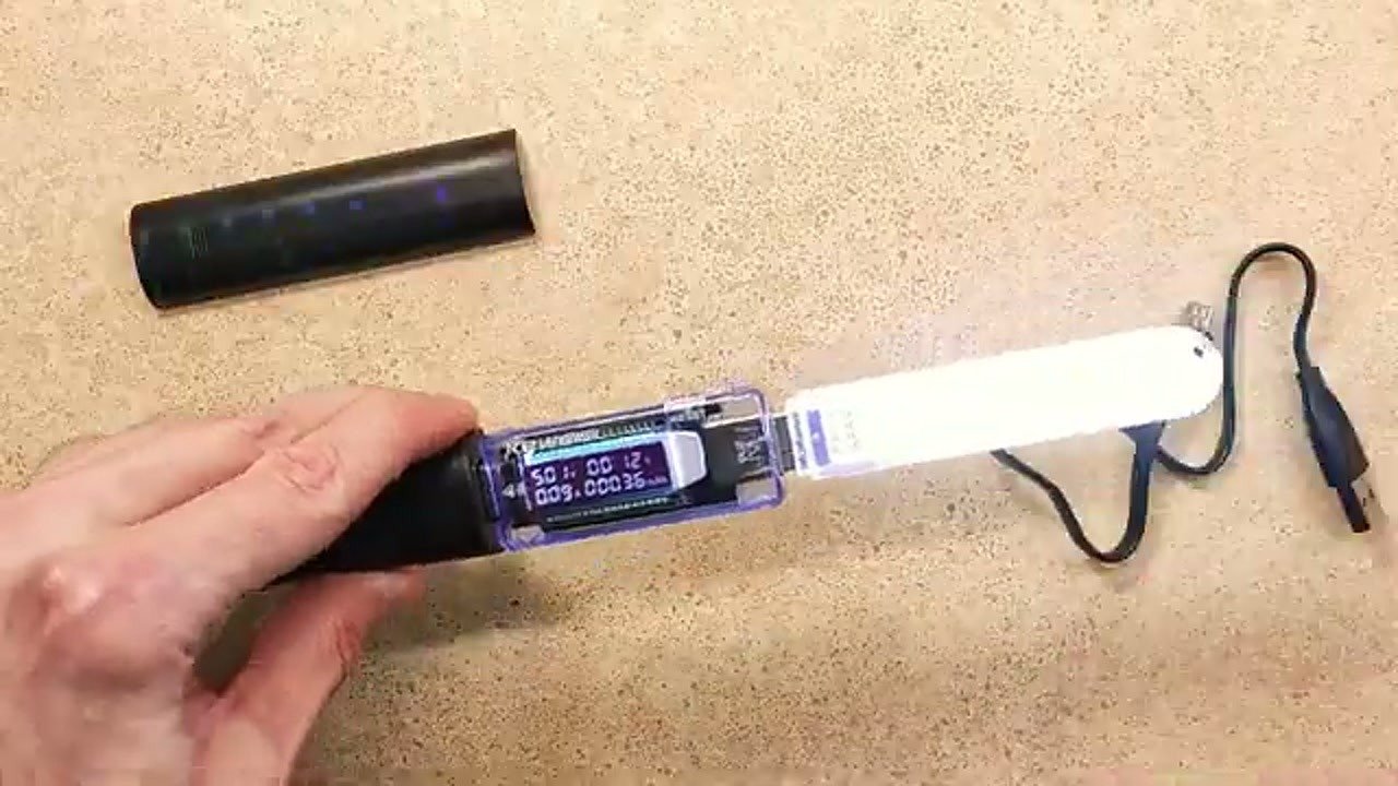 Powering a USB LED lamp with the DIY power bank