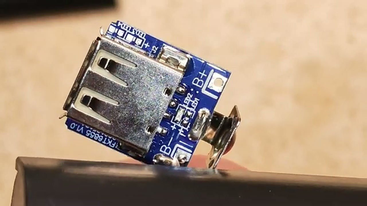 Final inspection of the assembled power bank