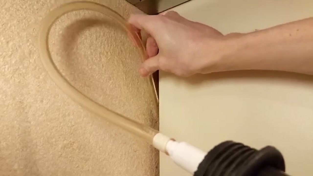 Inserting the tube into a narrow gap