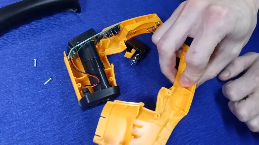 Opening the thermometer housing