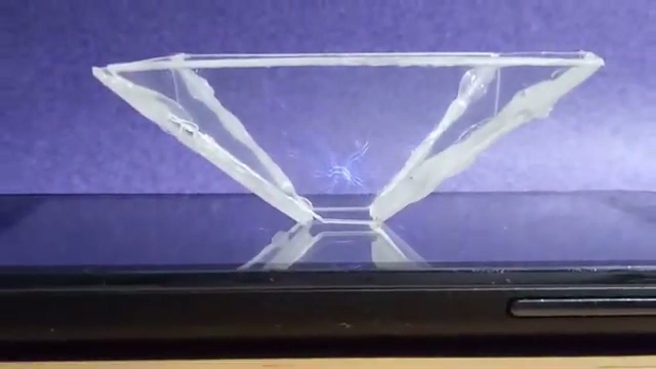 Demonstrating the holographic lightning effect on the smartphone screen