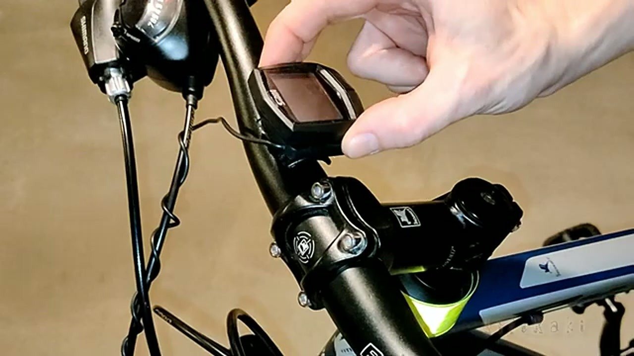 Securing bike computer mount with zip tie