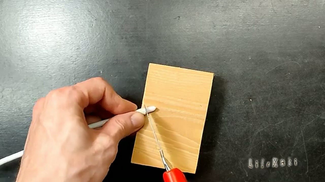 Koaxialkabel abisolieren und F-Stecker installieren
