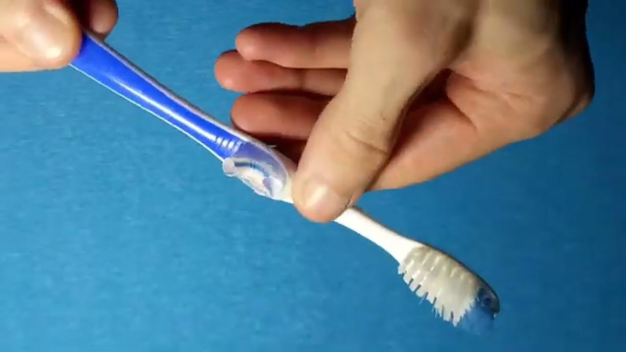 Connecting the straw to the bathroom faucet