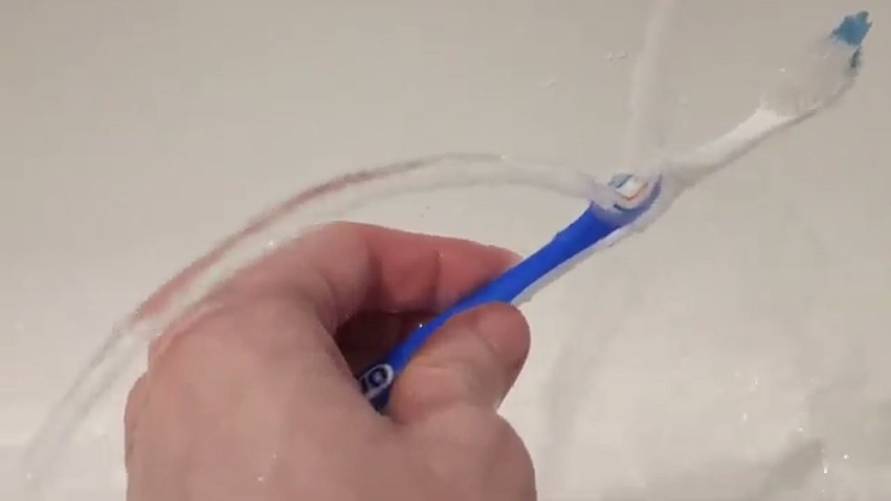 Observing the integrated rinsing action in the sink