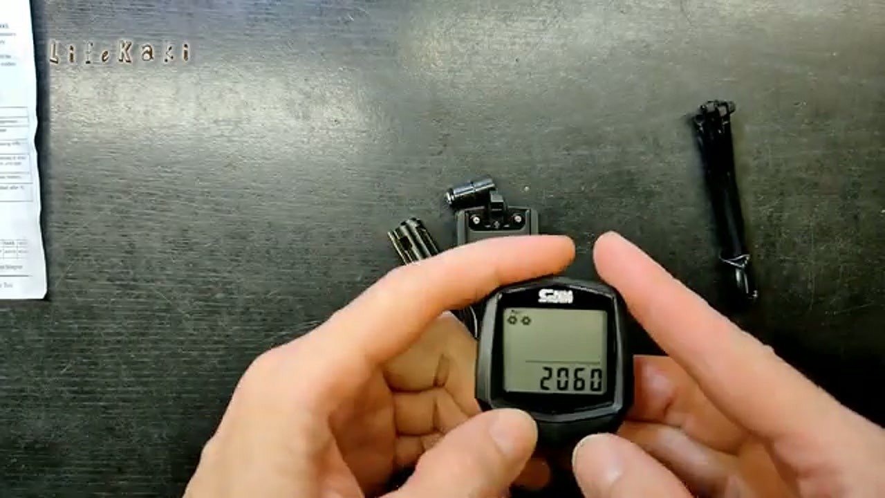 Installing the AG10 battery into the computer