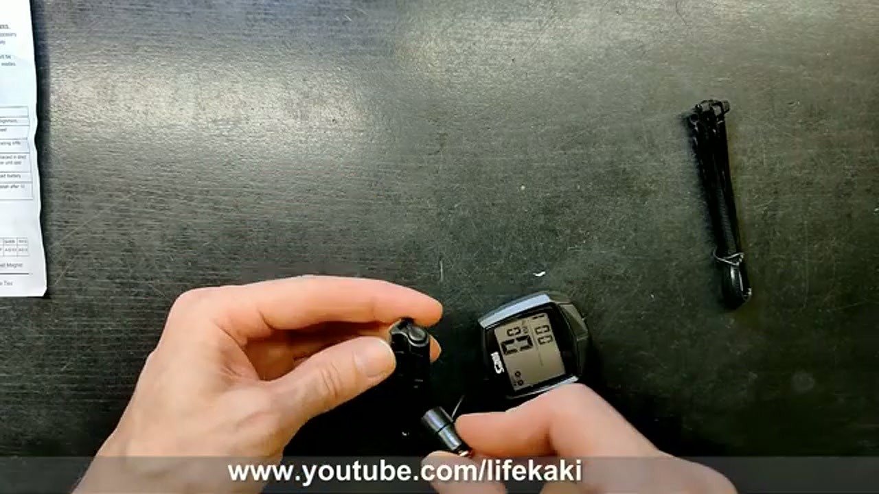 Mounting the display to the handlebars