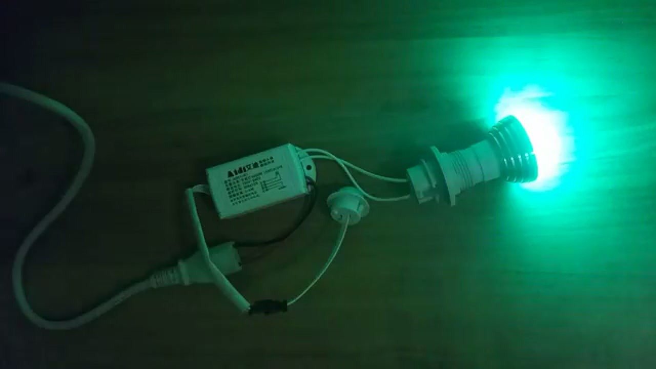 Ligação do sensor IV à lâmpada LED e à alimentação