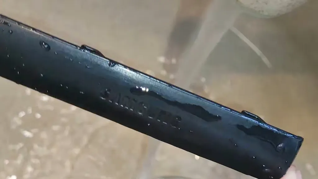 Cleaning the battery cover