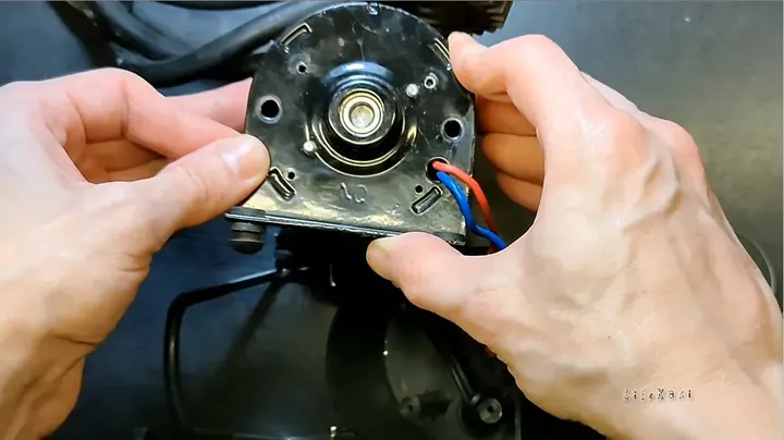Securing internal motor mount brackets with screws