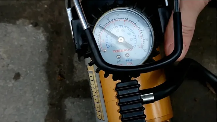 Checking analog pressure gauge readings under compressor load