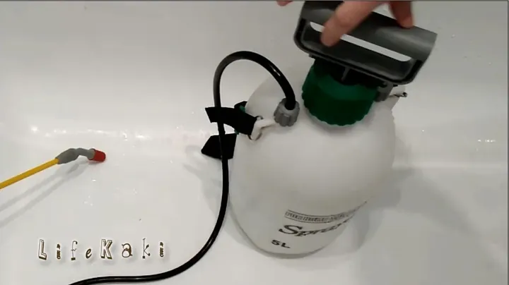 Screwing pump assembly back onto sprayer bottle neck securely