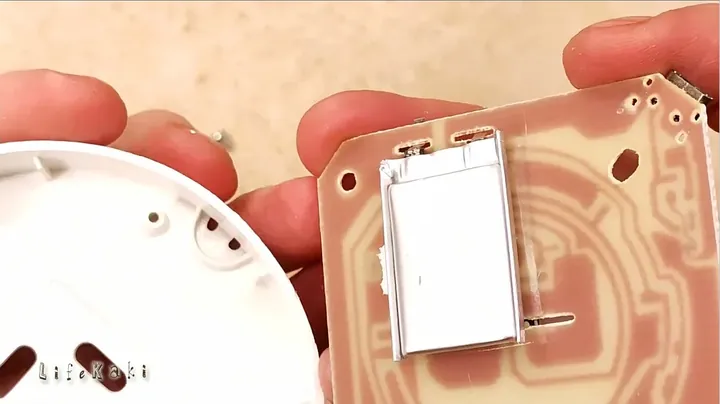 Measuring the lithium battery size with calipers