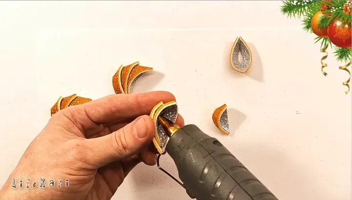 Bonding folded foam modules into symmetrical clusters