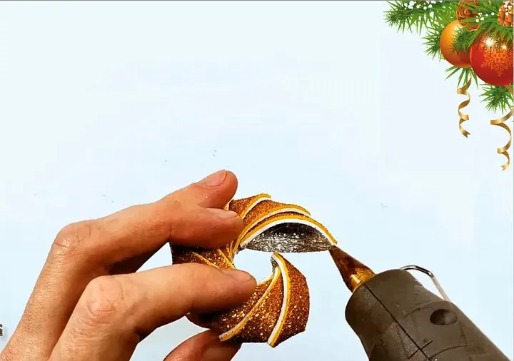 Closing modular craft facets to complete circular ring